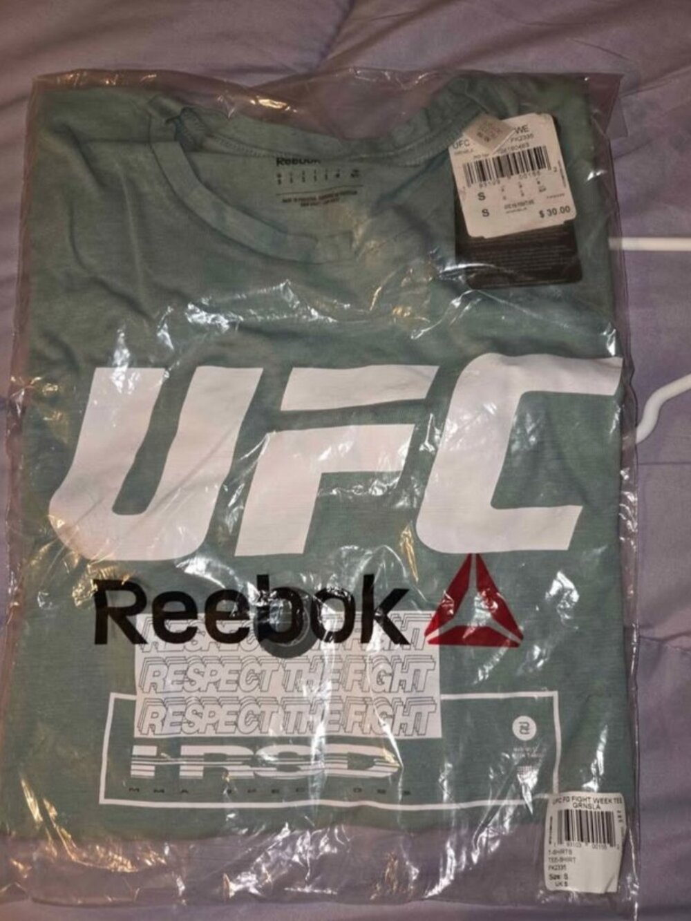 Mens size small UFC shirt